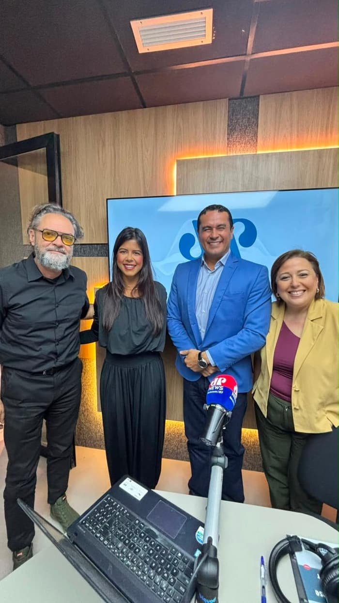 Com a equipe de imprensa